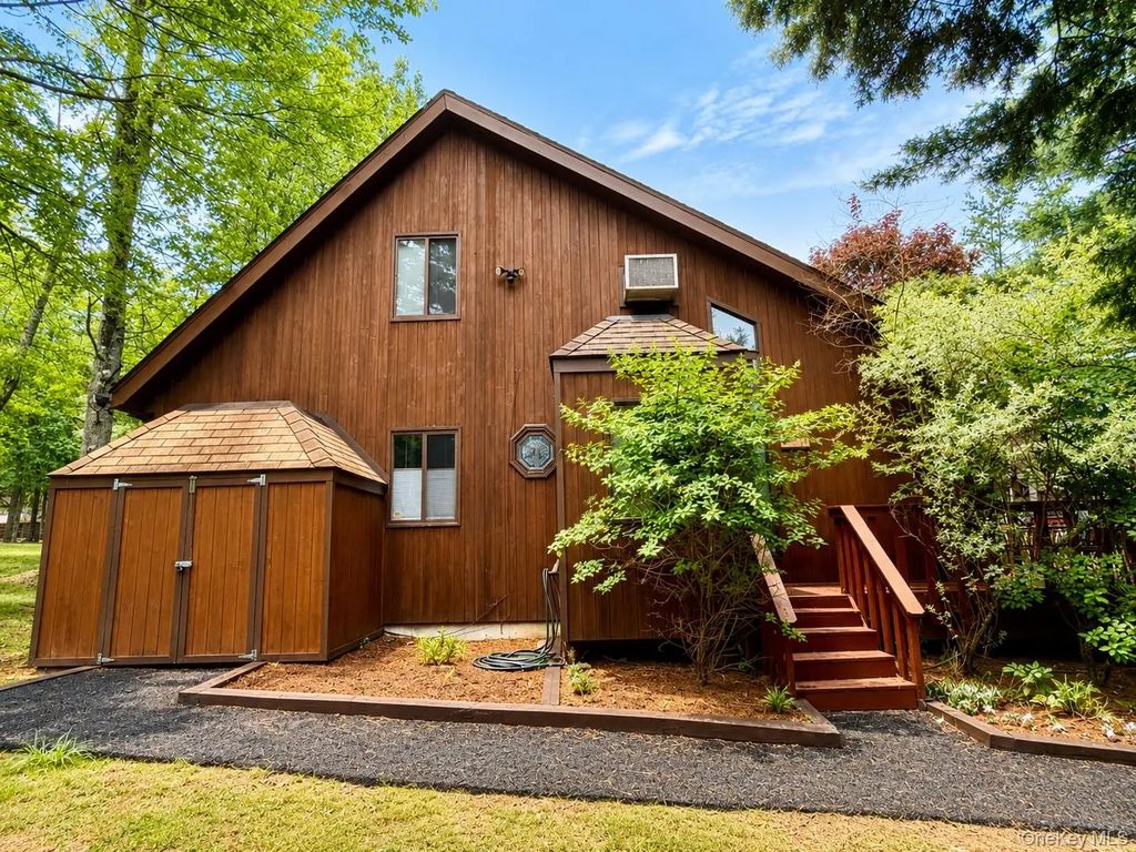 42 Lakeview Terrace, Monticello