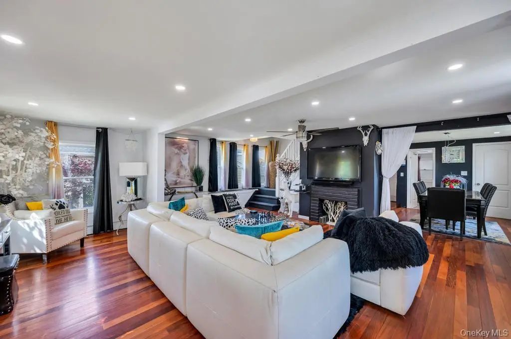 573 Miller Avenue, Freeport