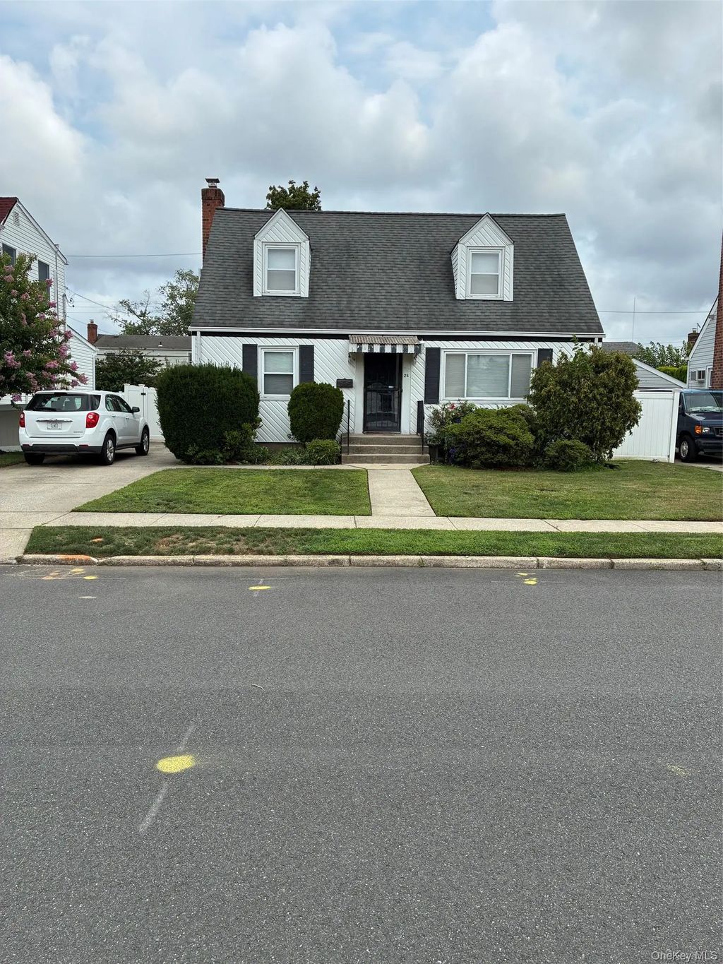 25 S Elm Street, Hicksville