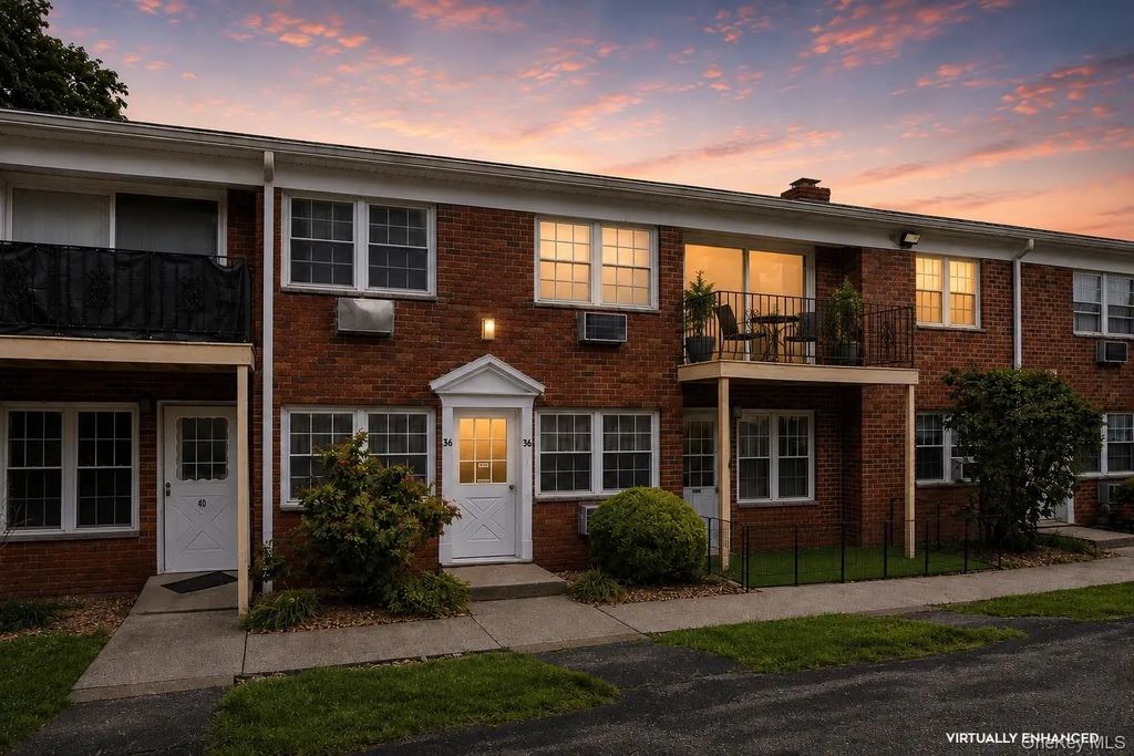 8 Colonial Road # 36, Beacon