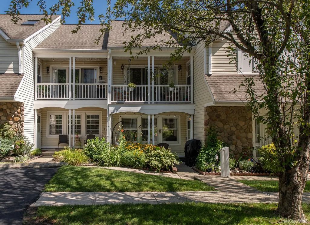 6 Burnham Court, Fishkill