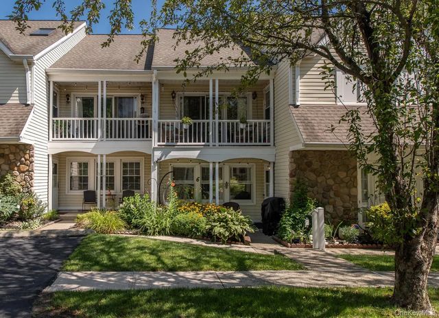 6 Burnham Court, Fishkill