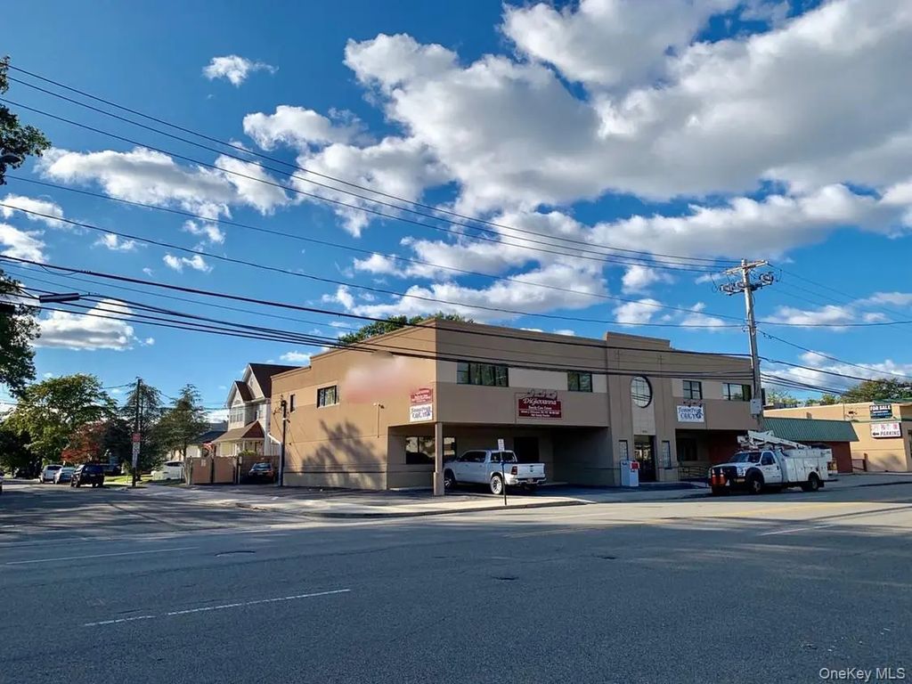 1061 N Broadway, Massapequa