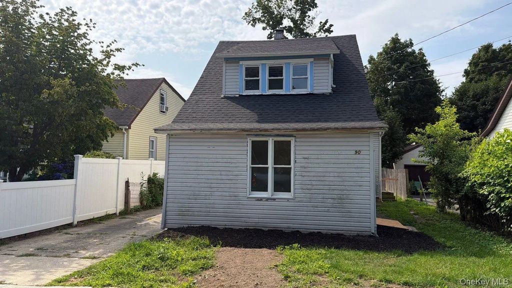 90 E 3rd Street, Huntington Station