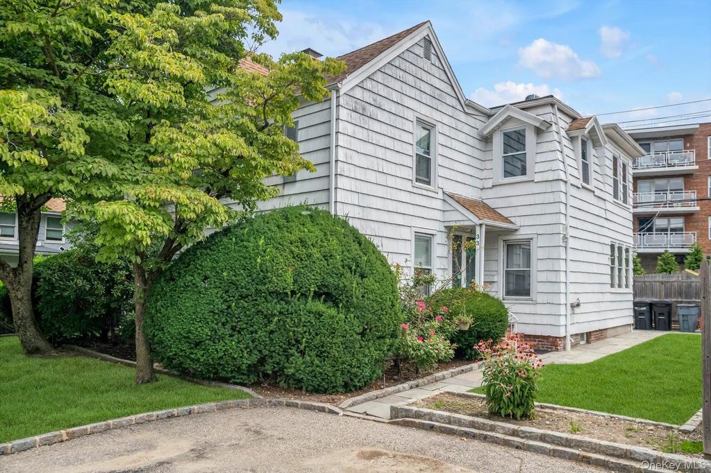 33 Central Drive # 2, Port Washington