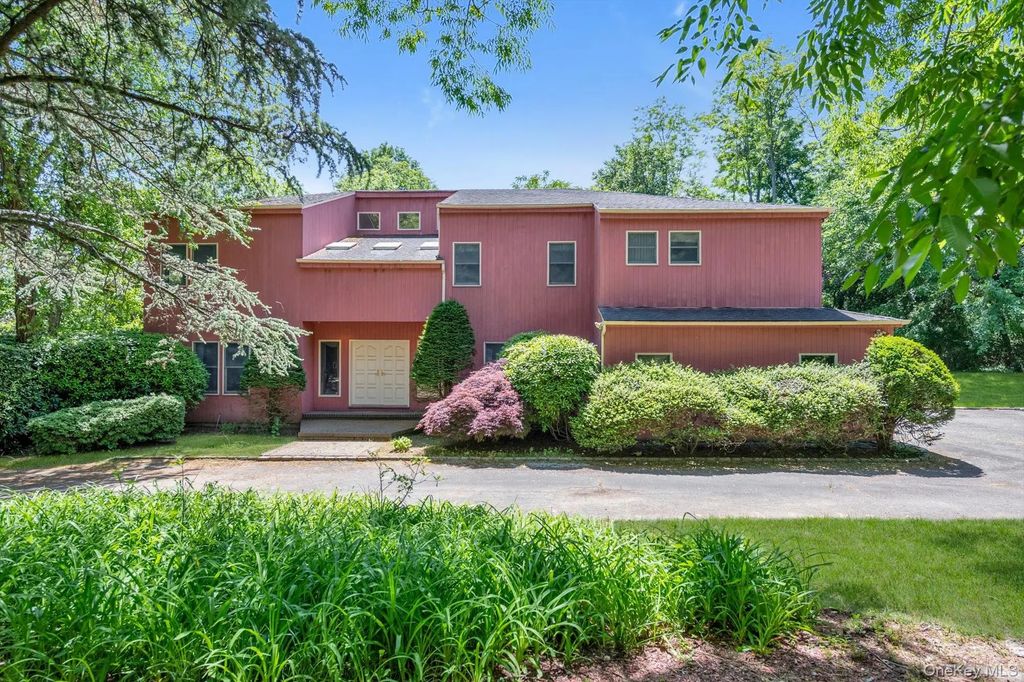 244 Store Hill Road, Old Westbury