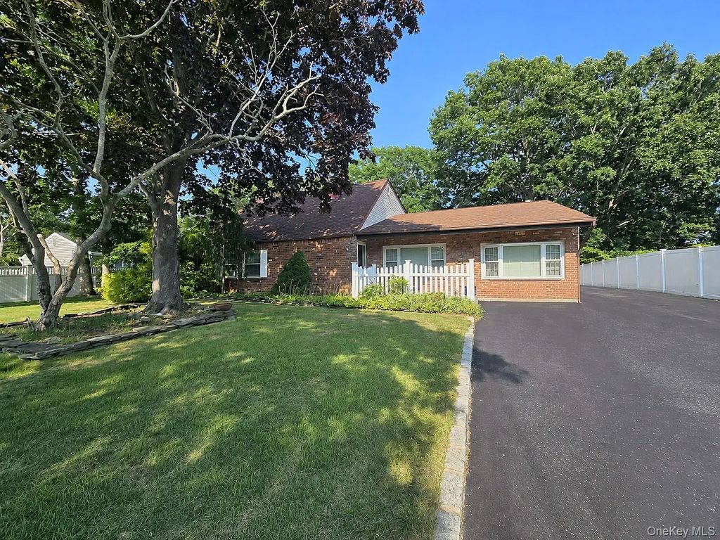 60 Meyer Lane, Medford
