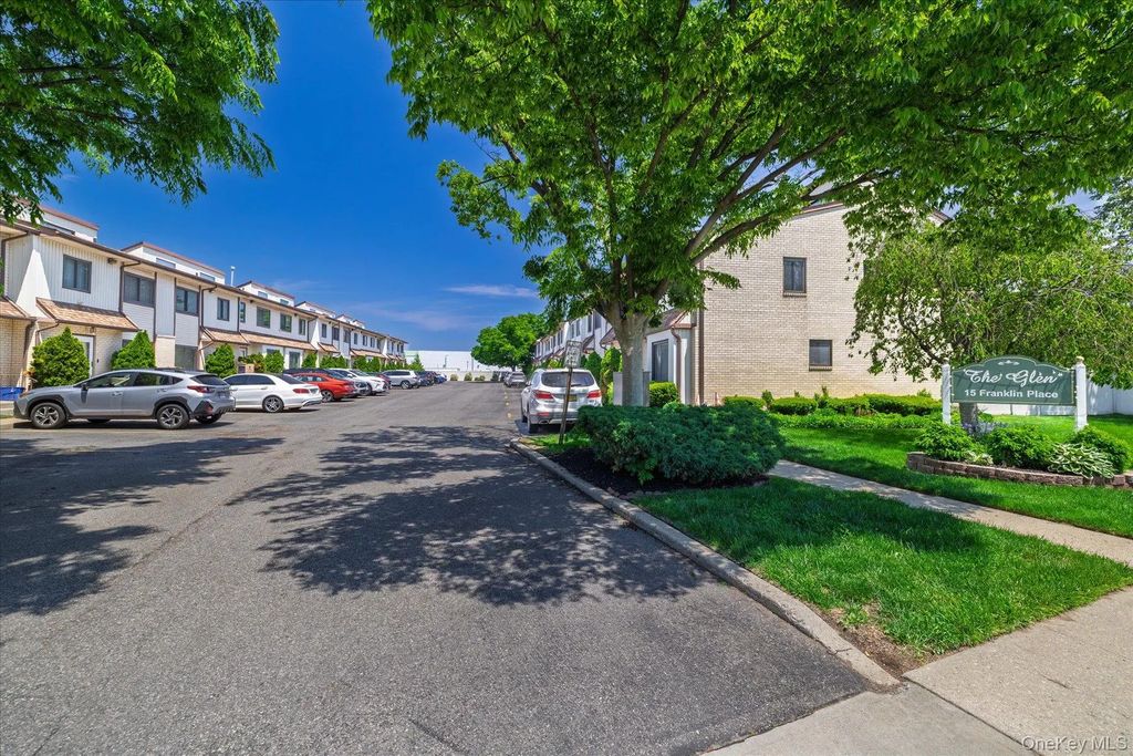 15 Franklin Place # 16, Oceanside