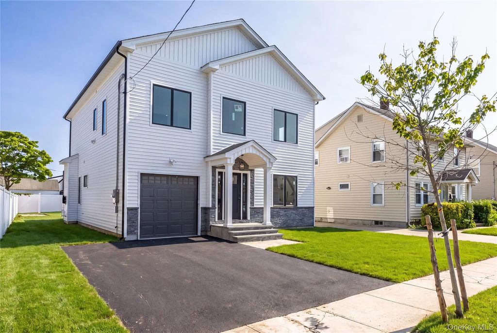 43 Westbury Avenue, Mineola