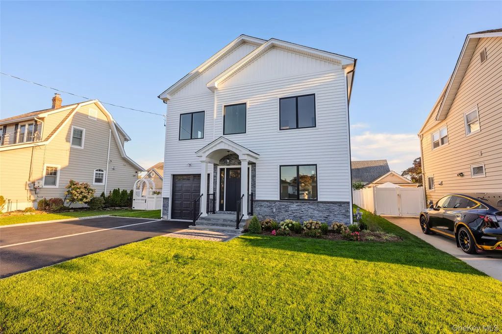 43 Westbury Avenue, Mineola