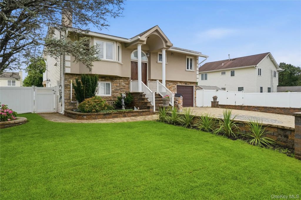 235 Eastwood Avenue, Deer Park