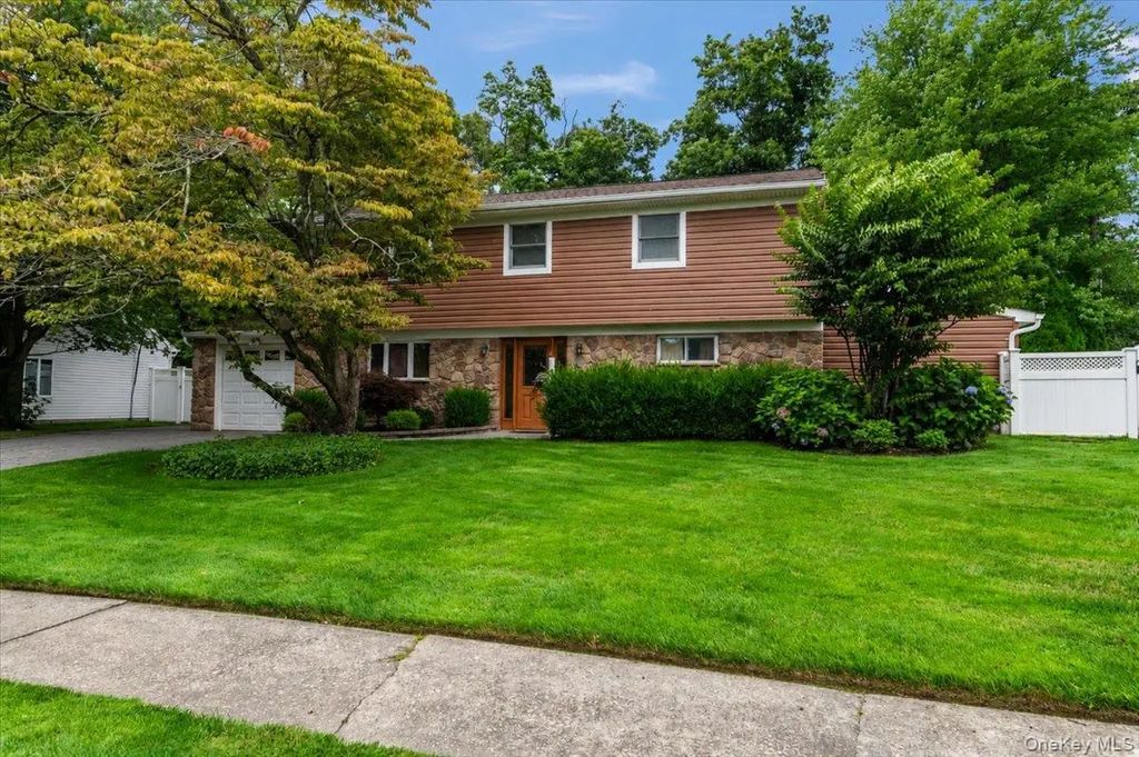9 Donald Drive, Old Bethpage