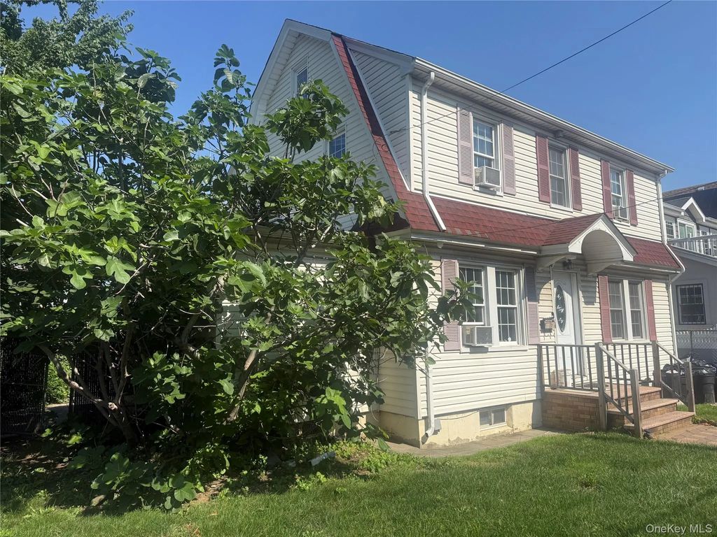 8474 Homelawn Street, Jamaica