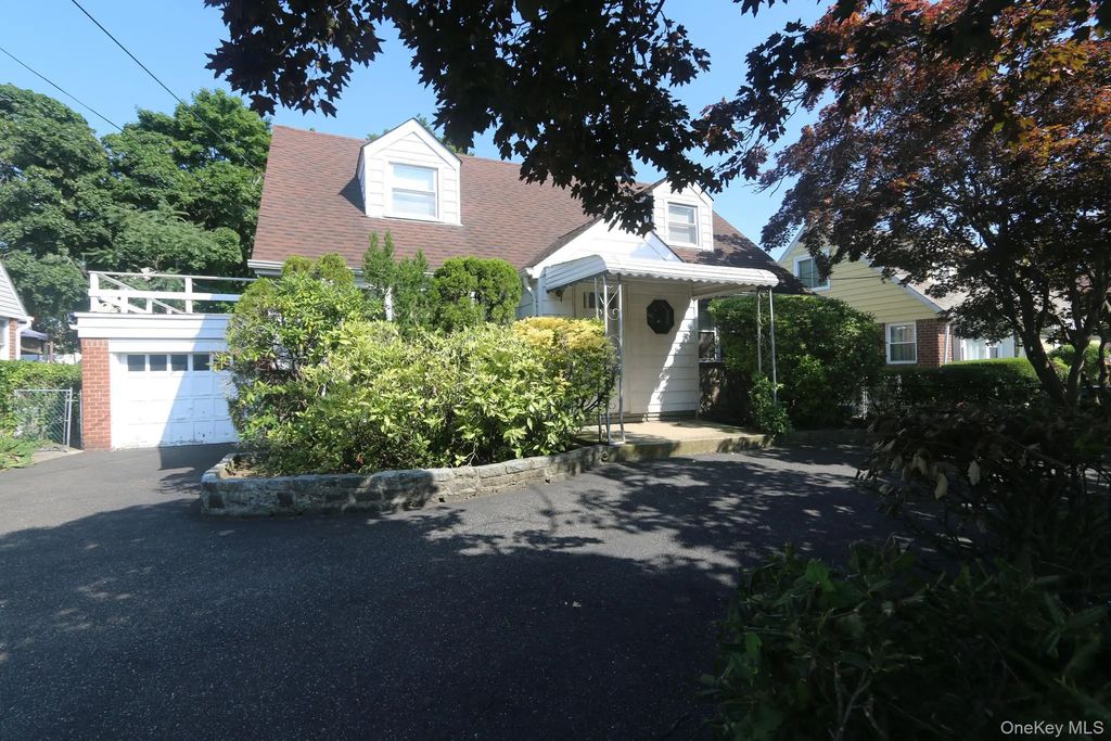43 Ivanhoe Place, Valley Stream