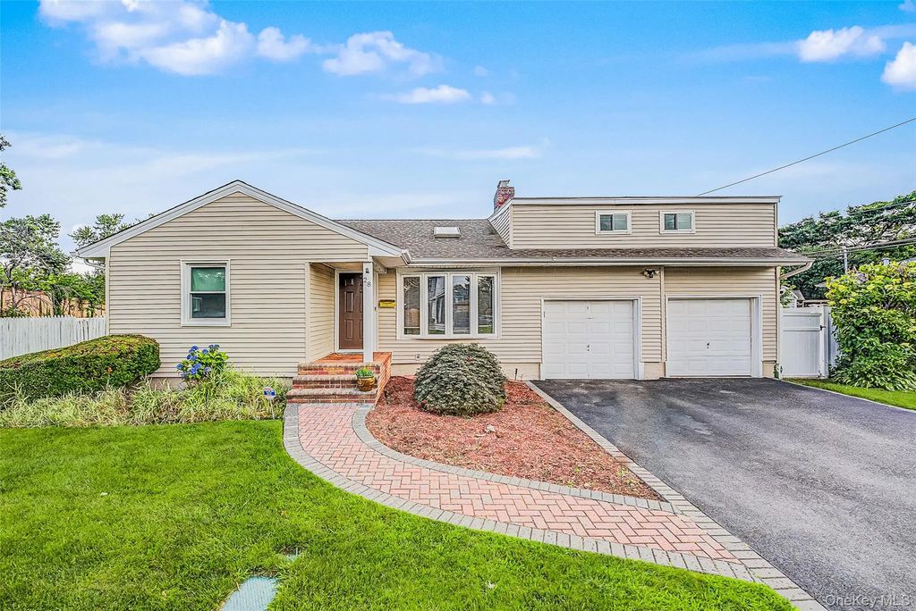 28 Greenvale Lane, Syosset