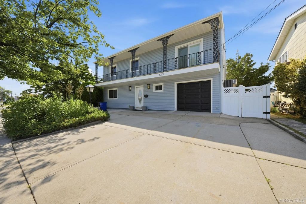 133 Meister Boulevard, Freeport
