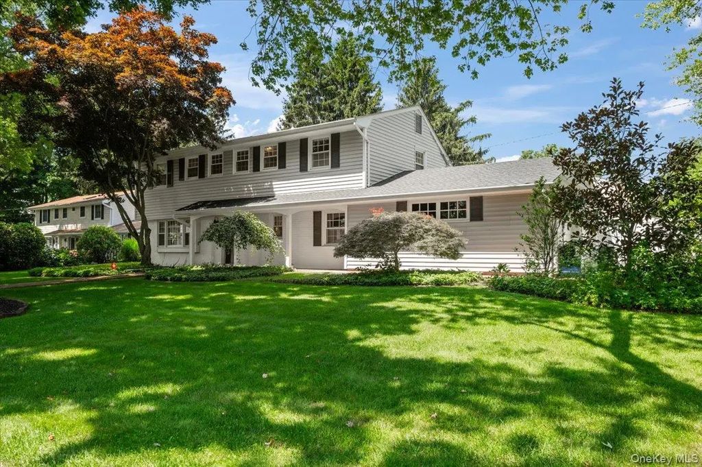 39 Marie Drive, Huntington