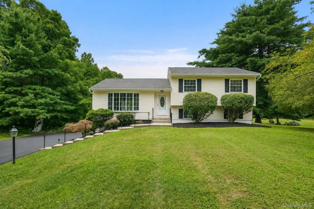 9 Barnes Drive, Wappingers Falls