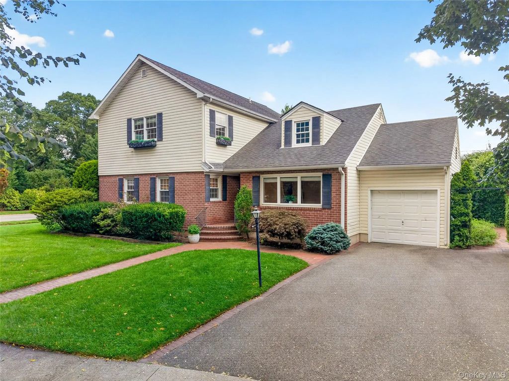 17 Maxwell Road, Garden City