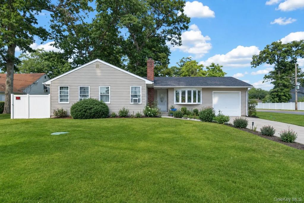 25 Putnam Avenue, West Babylon