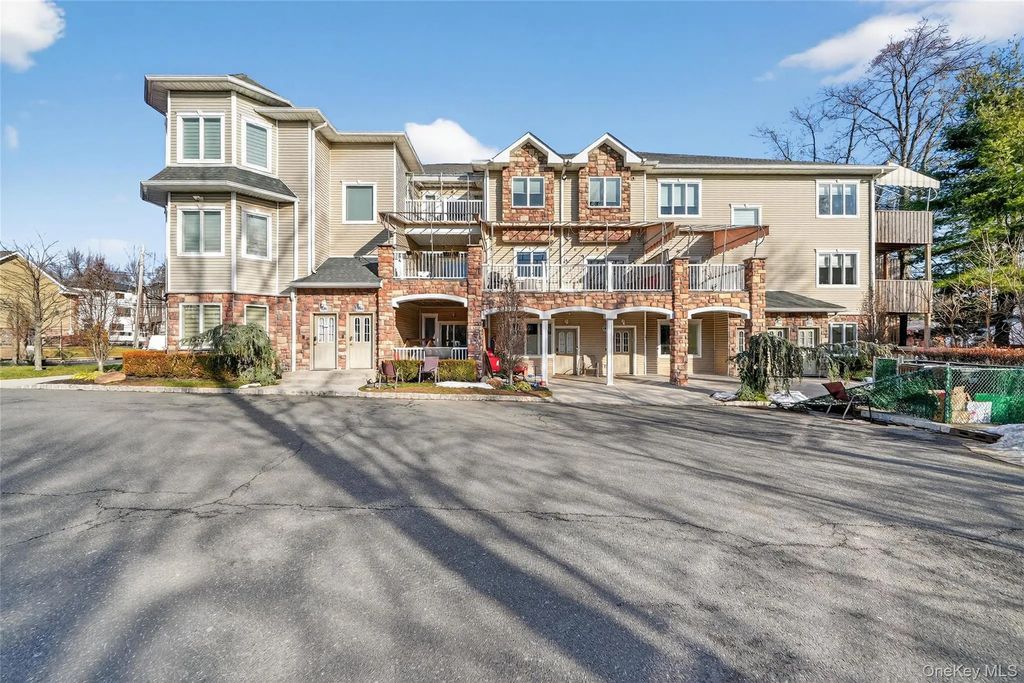 2 Bluefield Drive # 103, Spring Valley