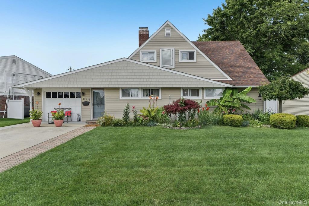 170 Tardy Lane S, Wantagh