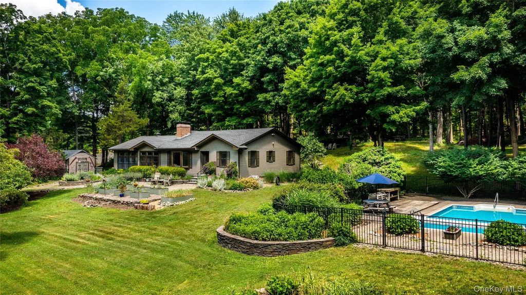 50 Field Road, Clinton Corners
