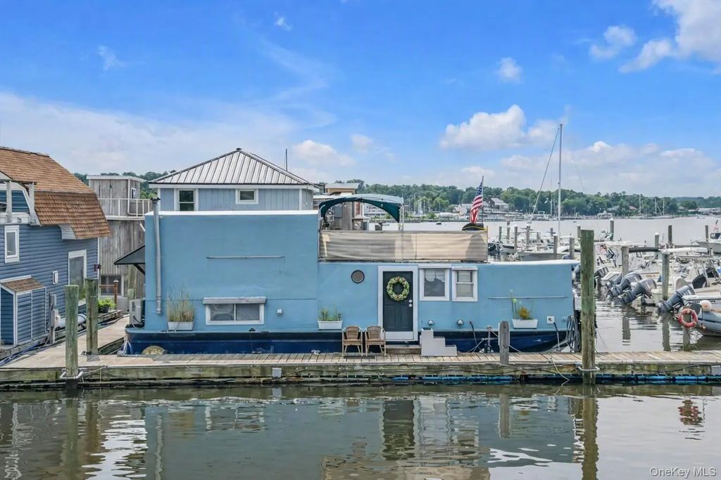 24 Matinecock Avenue, Port Washington