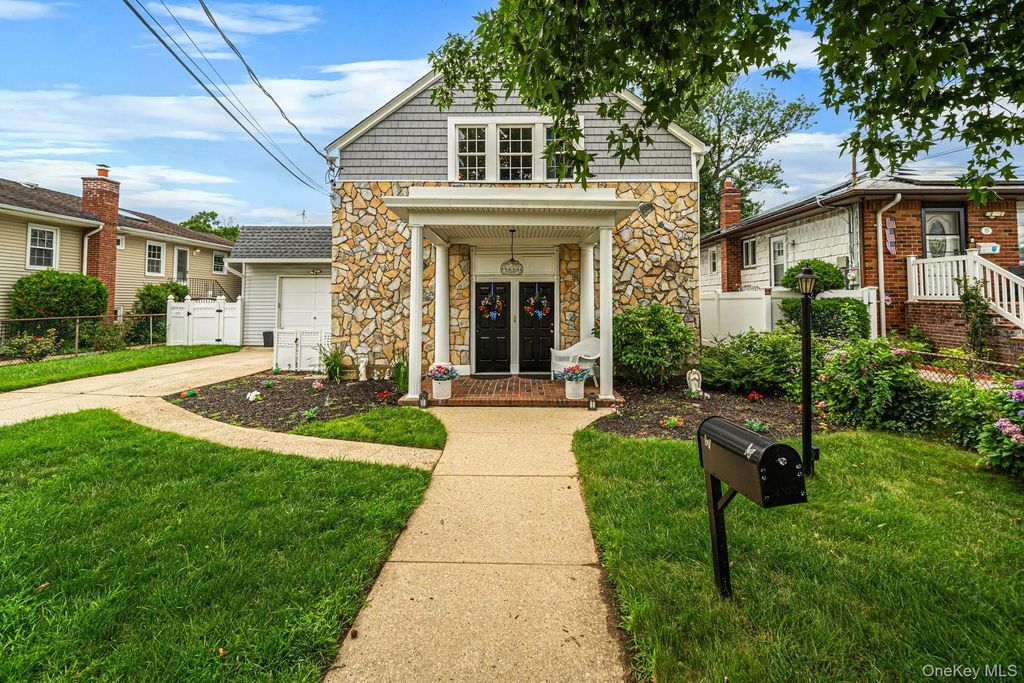 17 Oxford Street, Malverne