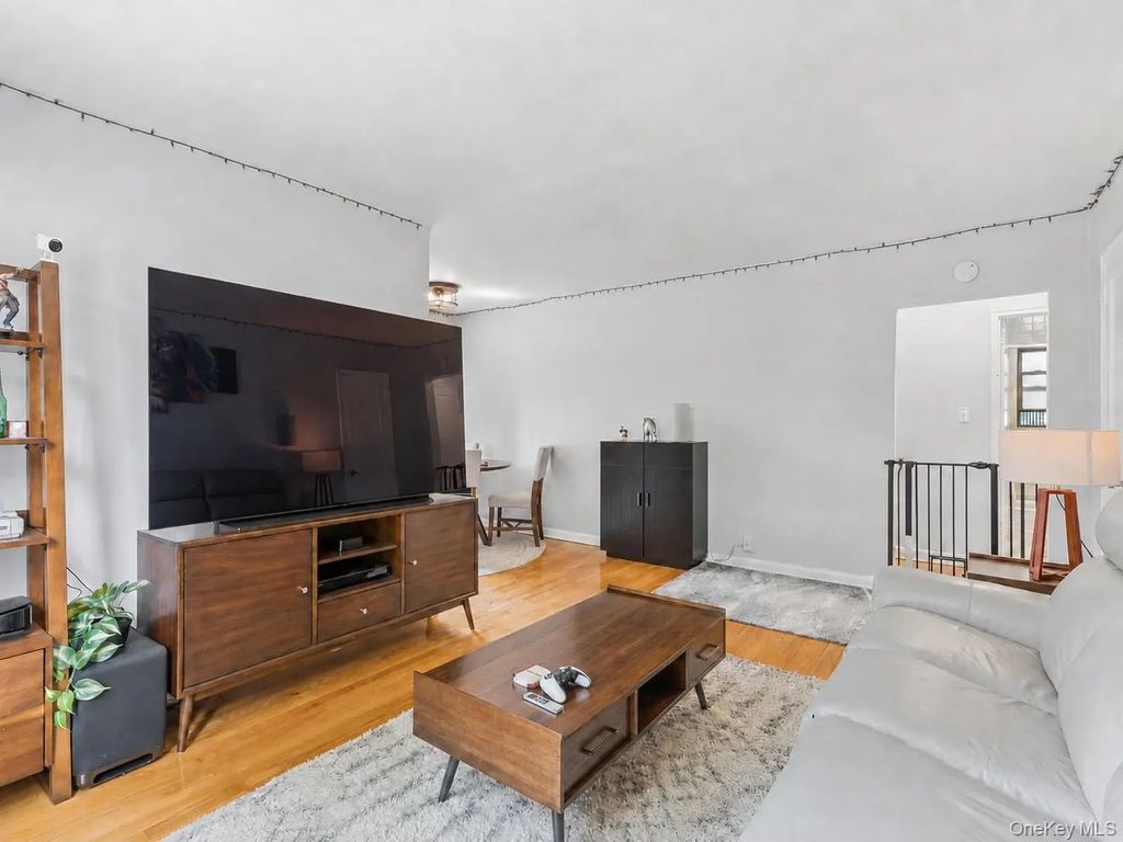 196-29 69th Ave # #1st Fl, Fresh Meadows