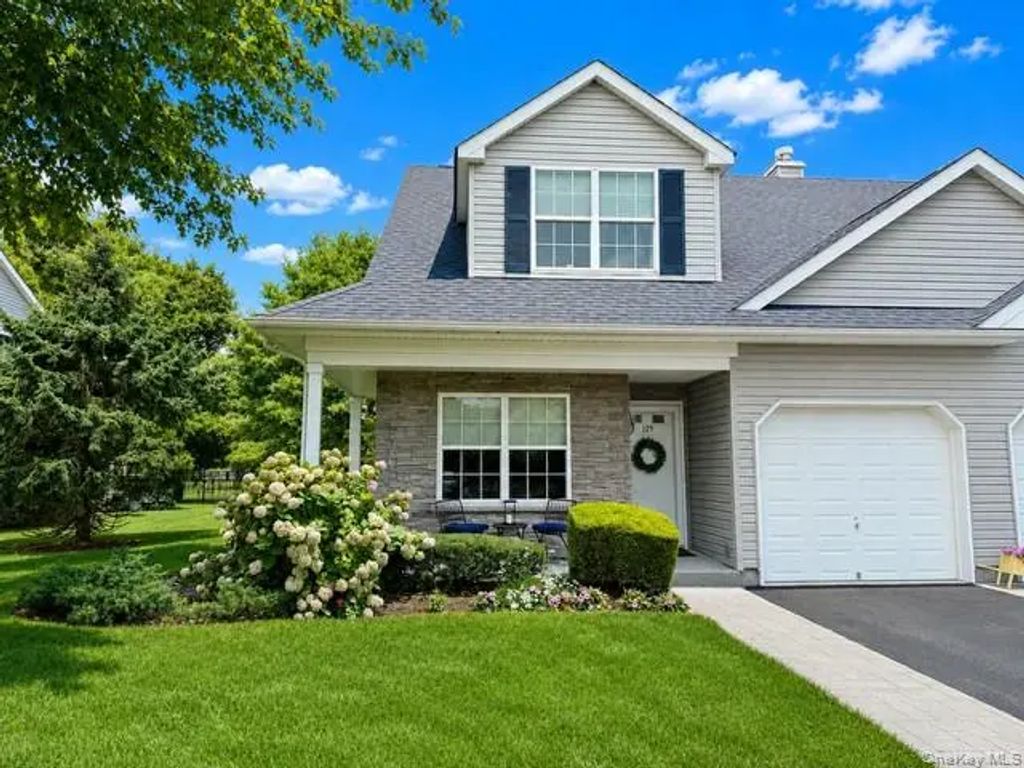 129 Maya Circle, Central Islip