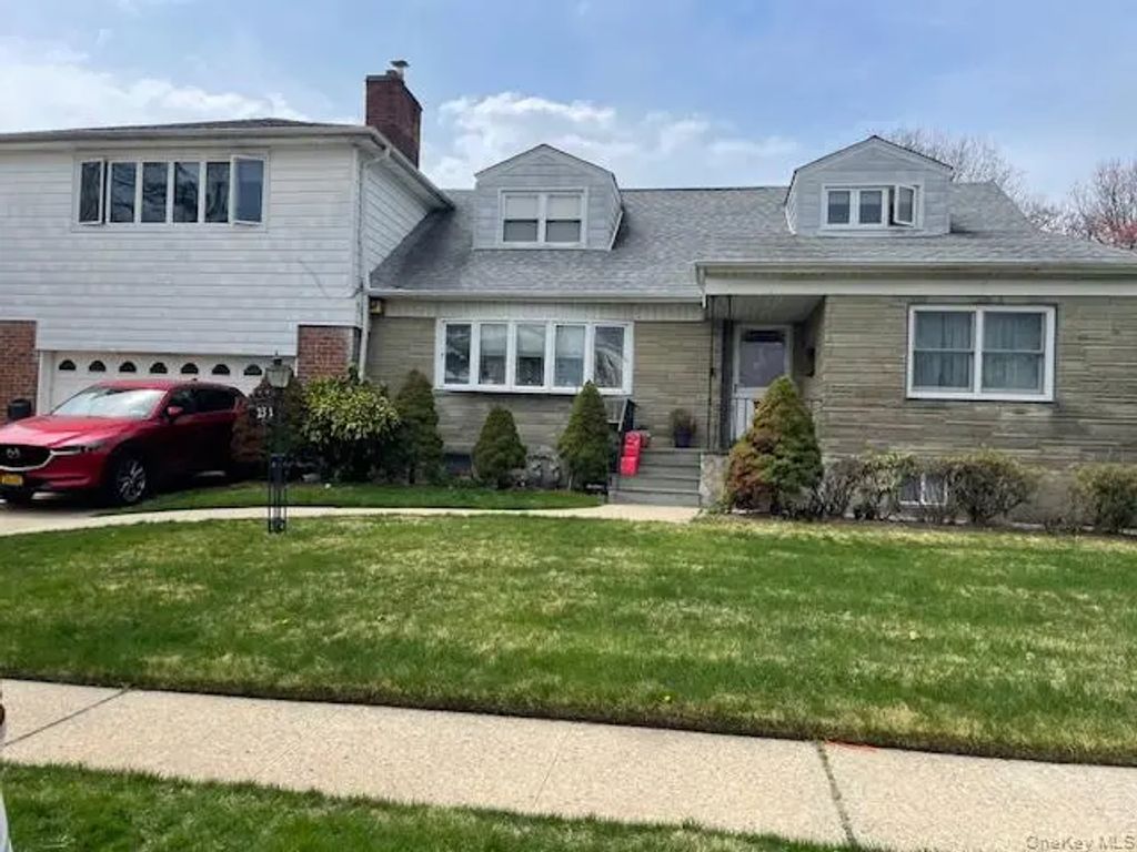 232 Catherine Avenue, Franklin Square