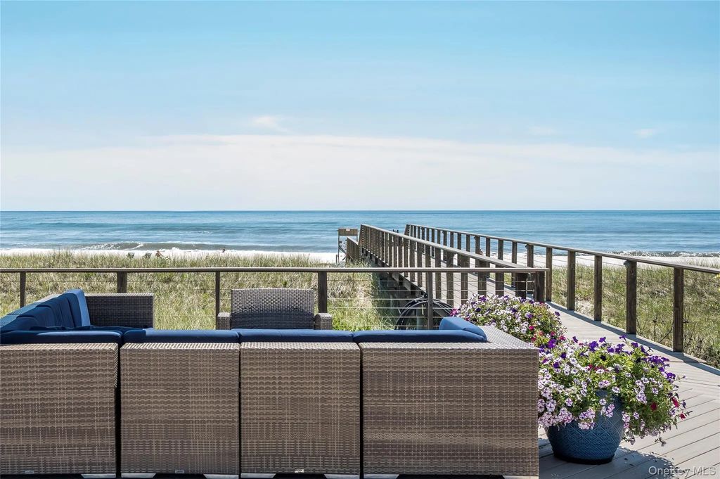 585 Dune # A18, Westhampton