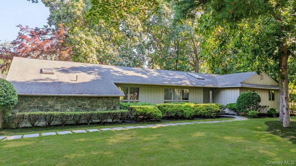 30 Fairway Drive, Port Jefferson