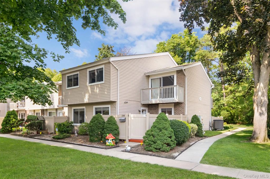 236 Springmeadow Drive # B, Holbrook