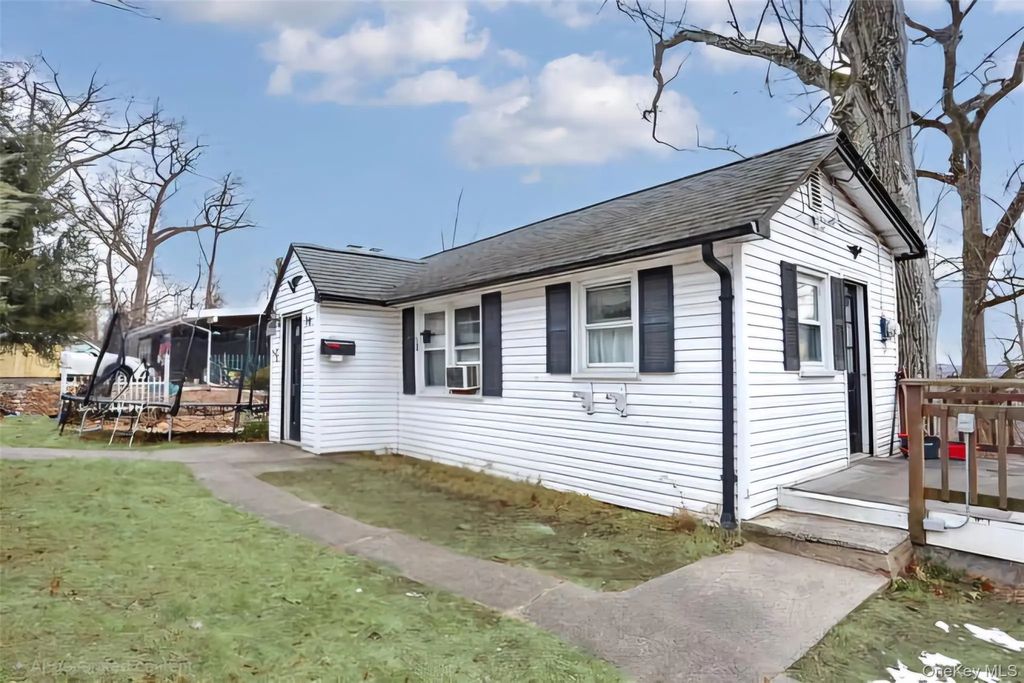 30 Lindbergh Lane, New City