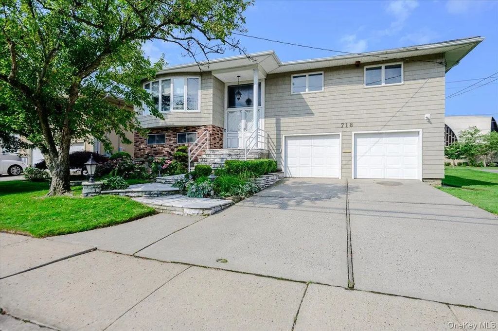 718 Arbuckle Avenue, Woodmere