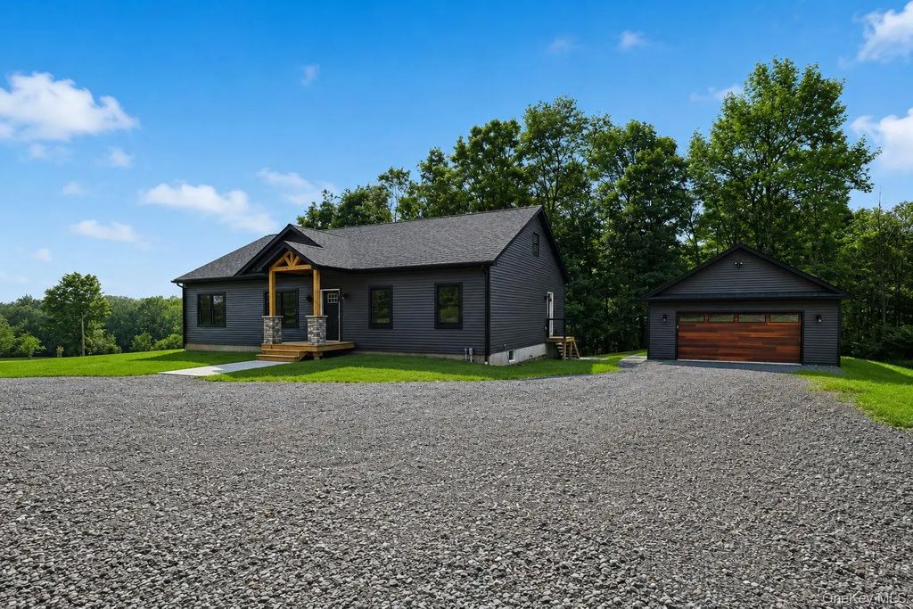 375 Breezy Hill Road, Parksville