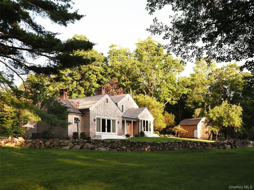 156 Old Stone Hill Road, Pound Ridge