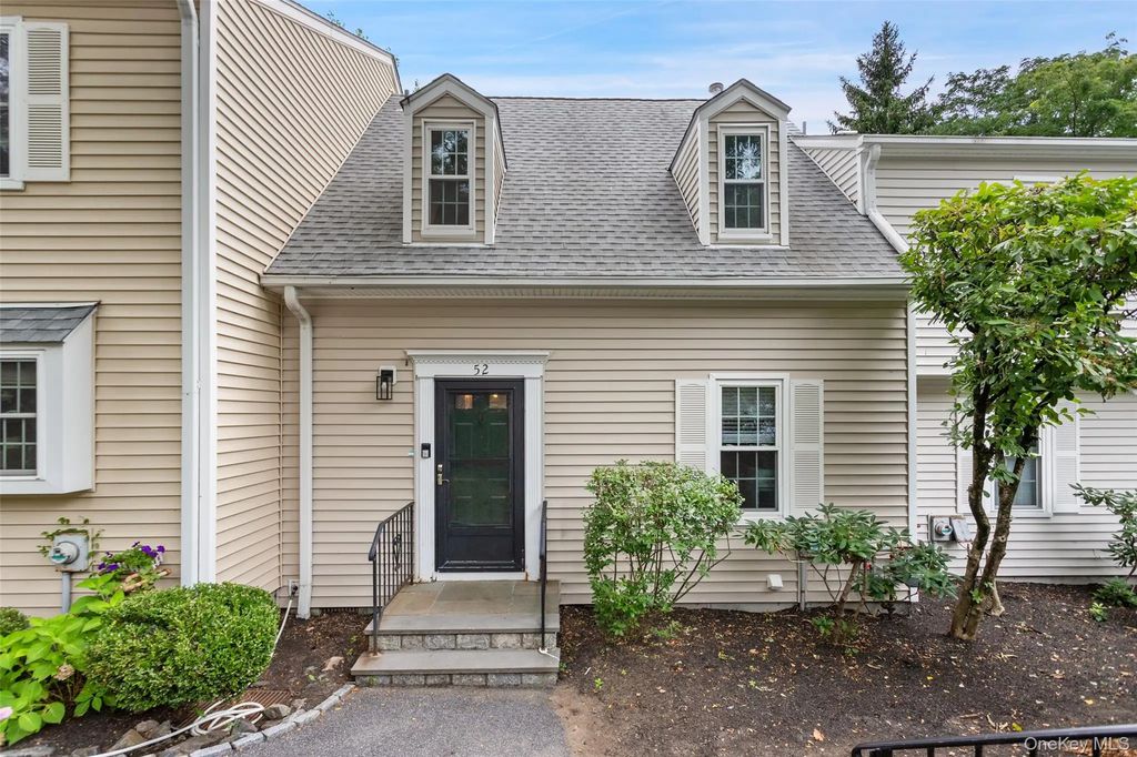 52 Carrollwood Drive, Tarrytown
