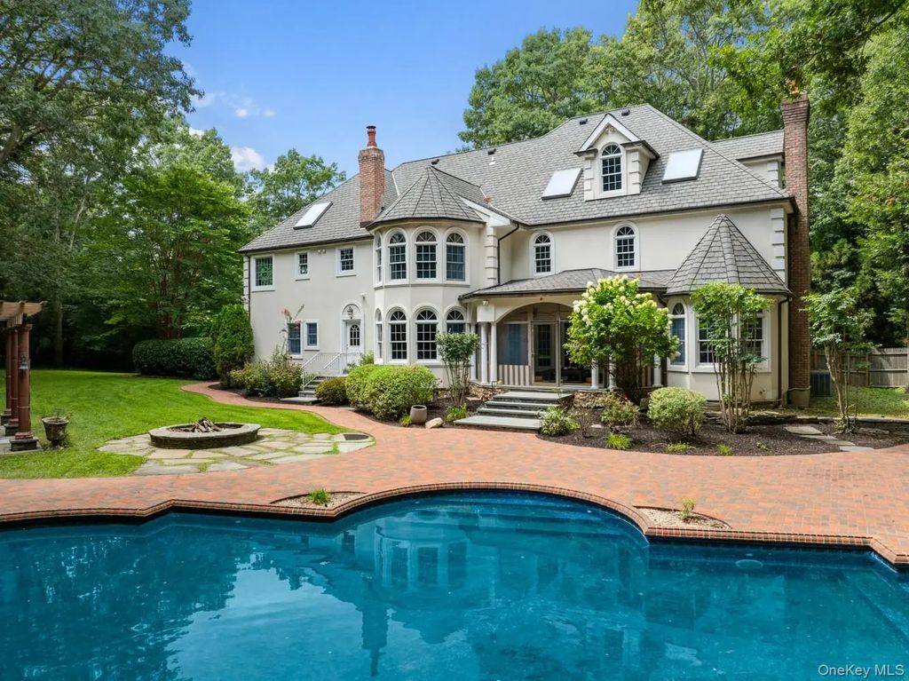 12 Mondavi Lane, East Setauket