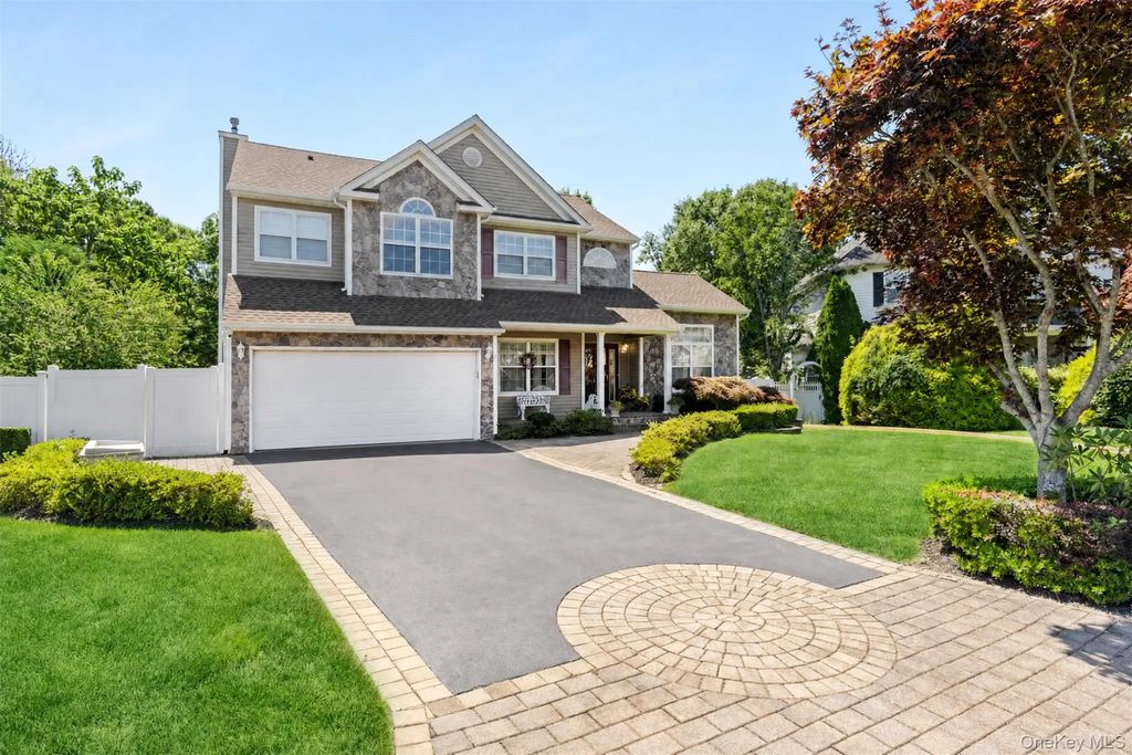 15 Scenicview Crescent, Manorville