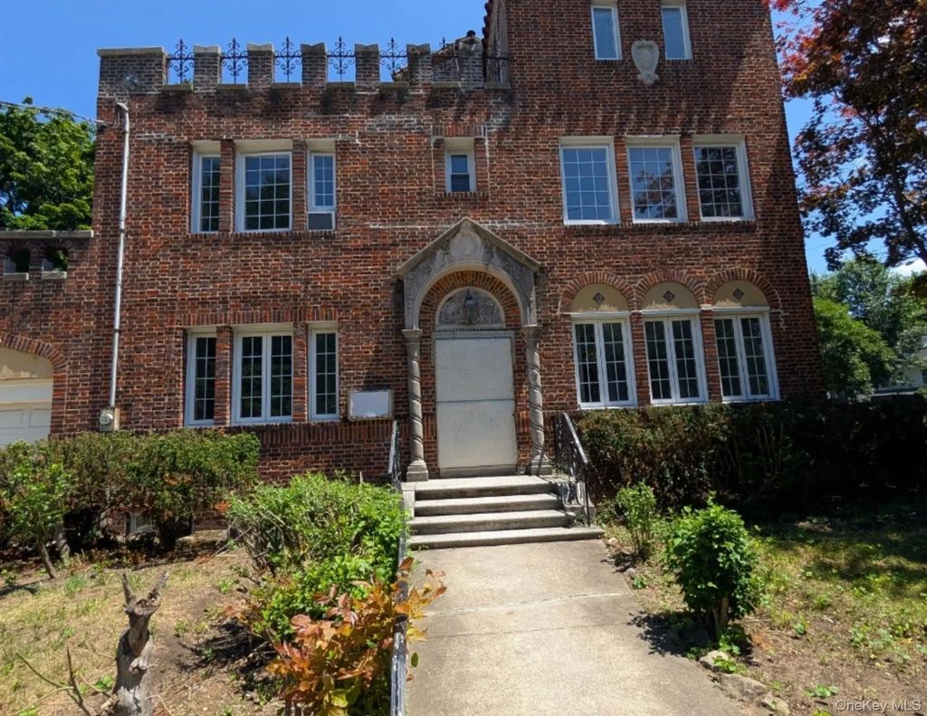 17 Hillside Avenue, Great Neck