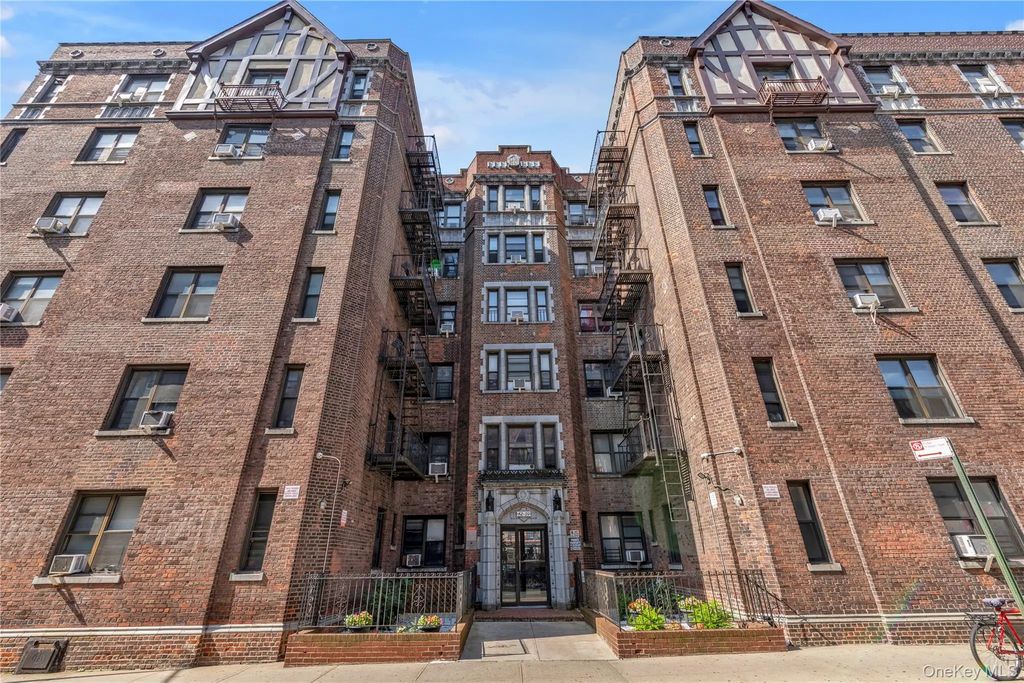 42-02 Layton Street # 202, Elmhurst
