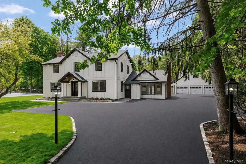 75 Centerport Road, Greenlawn