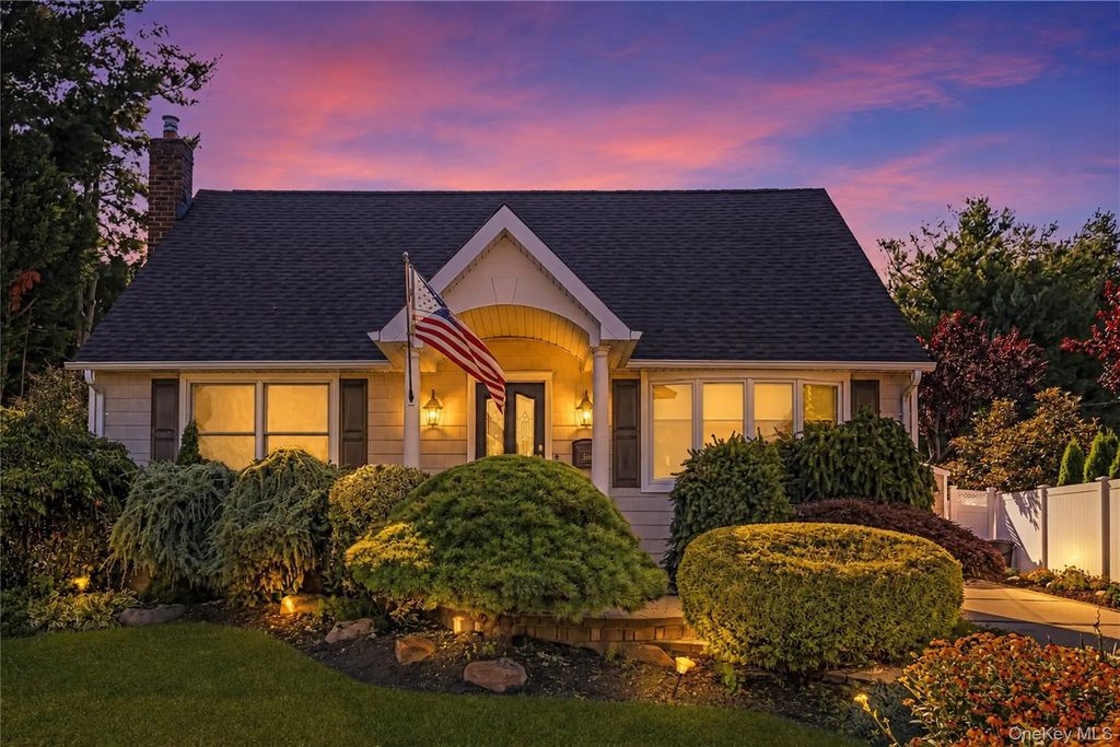 516 Heathcliff Drive, Seaford