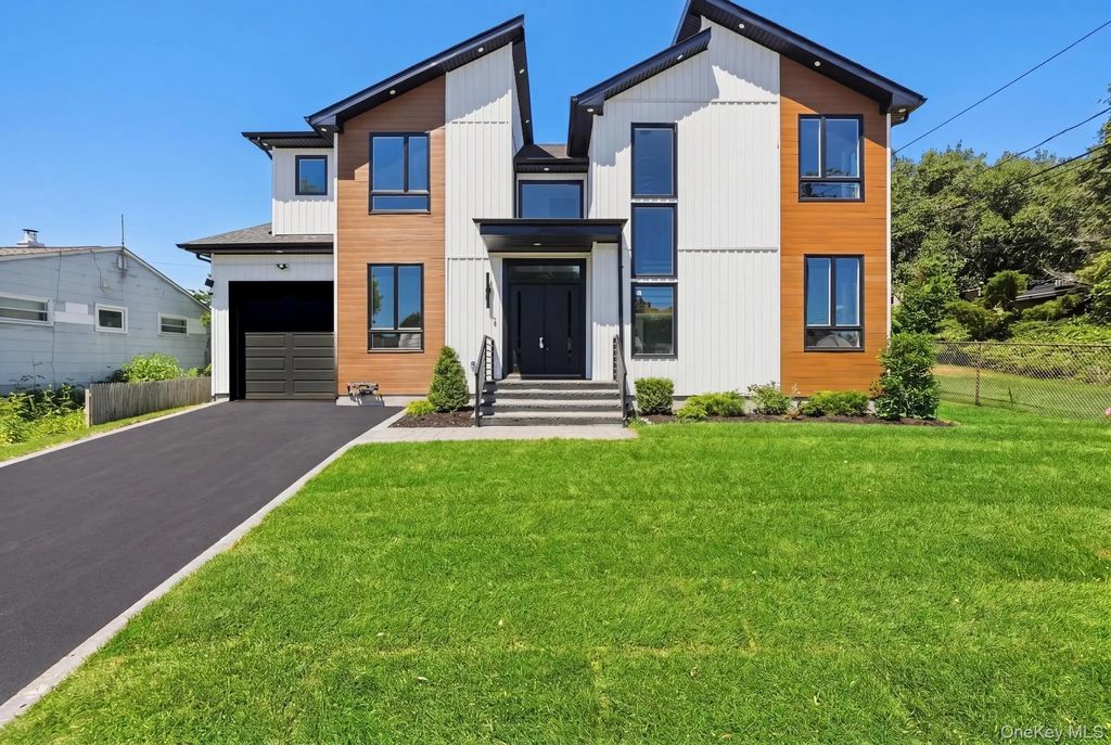 17 Gerhard Road, Plainview