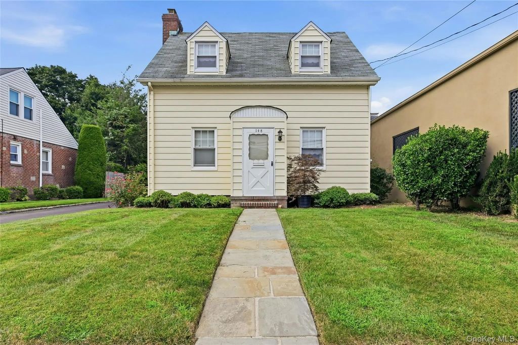 148 Canterbury Road, Williston Park