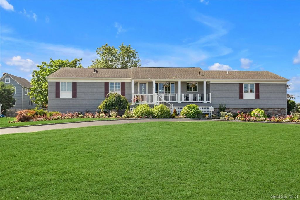 6 Montgomery Lane, Bay Shore