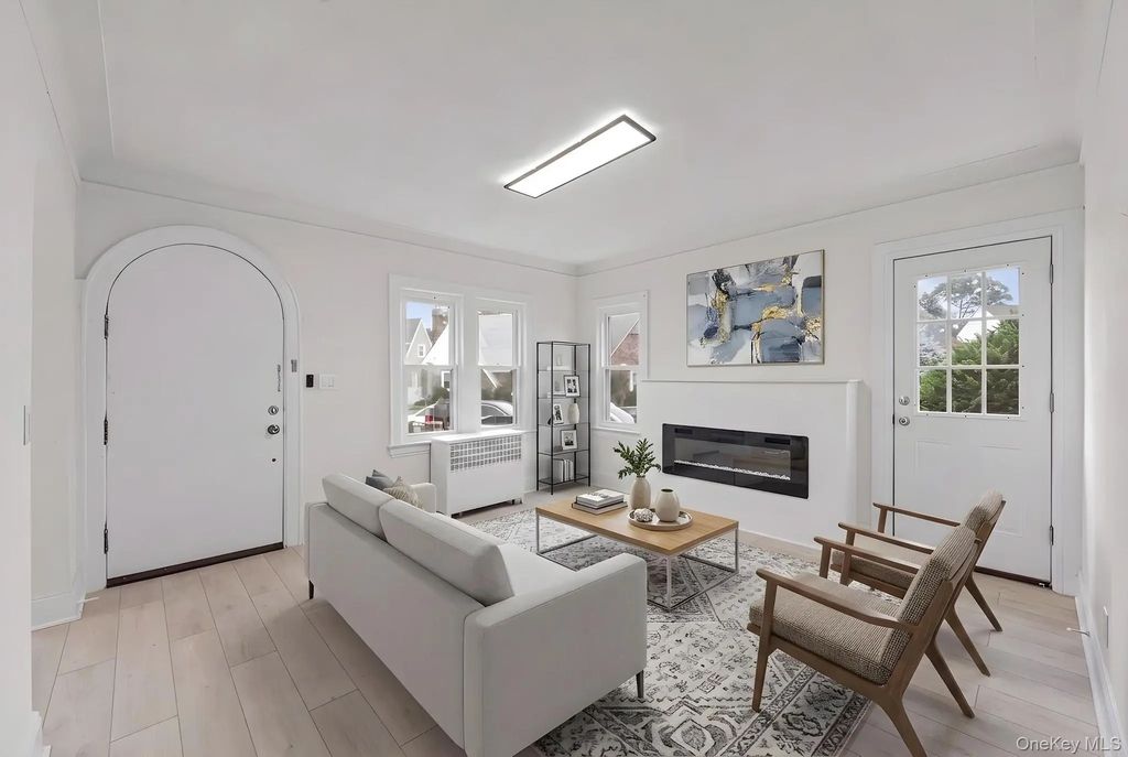 2 Fordham Place, Hempstead